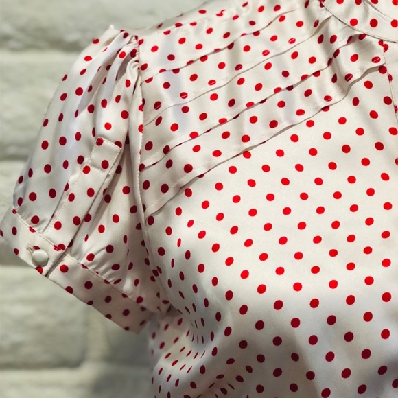 ❤️NWT Guess Silk Polka Dot Blouse Size M - Picture 2 of 6